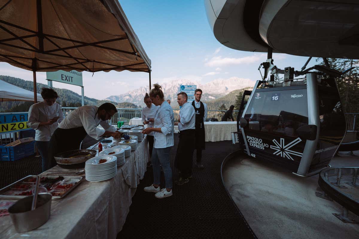 A Madonna di Campiglio si cena... in telecabina