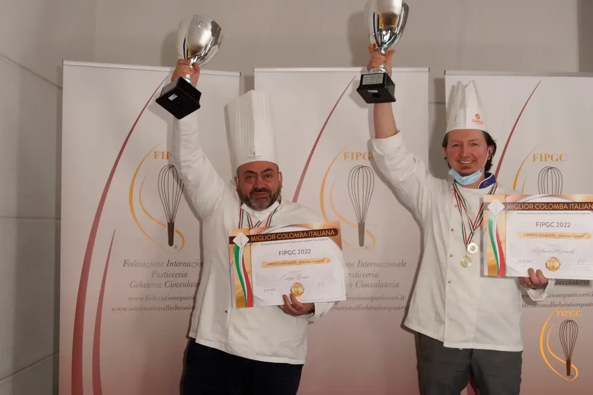 I vincitori del Campionato italiano miglior colomba 2022, da sinistra Luigi Conte e Roberto Moreschi La Colomba pi&ugrave; buona? A Sondrio. E il pane migliore &egrave; di Latina