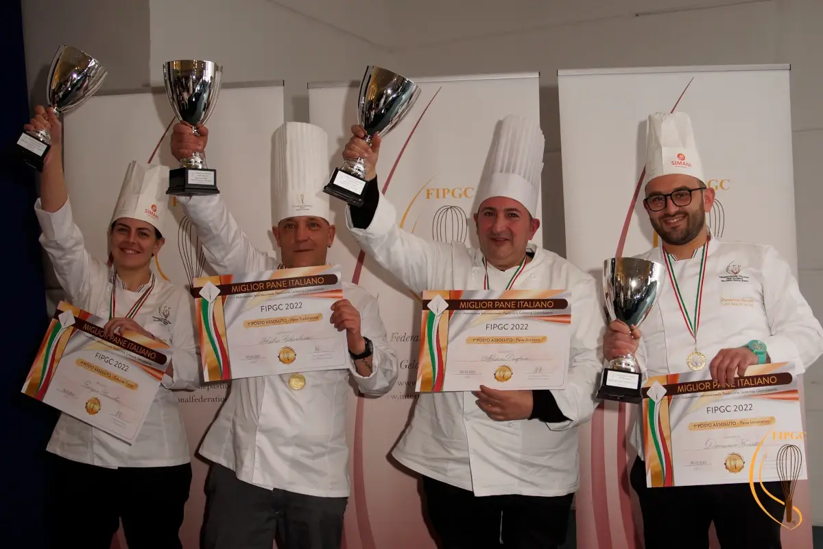 I vincitori del Campionato italiano di panificazione da sinistra Giorgia Bernabei, Fabio Chialastri, Andrea Diafani e Domenico Fioretti&nbsp; La Colomba pi&ugrave; buona? A Sondrio. E il pane migliore &egrave; di Latina