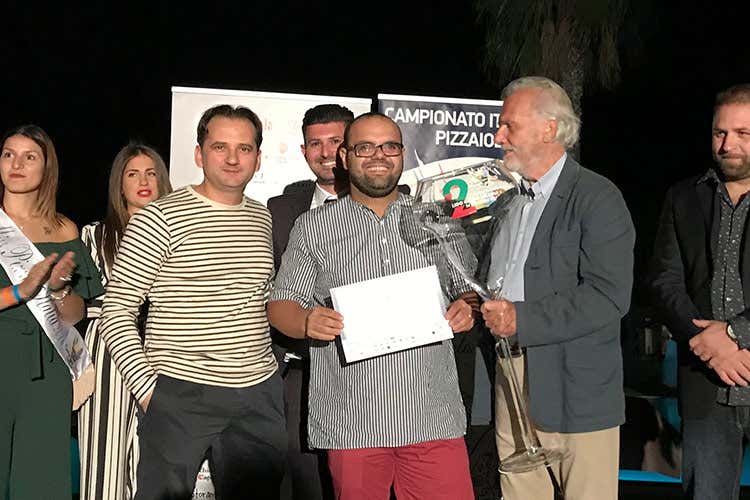 (Salvatore Di Piazza pizzaiolo dell'anno Trionfa al 5&deg; Campionato italiano)