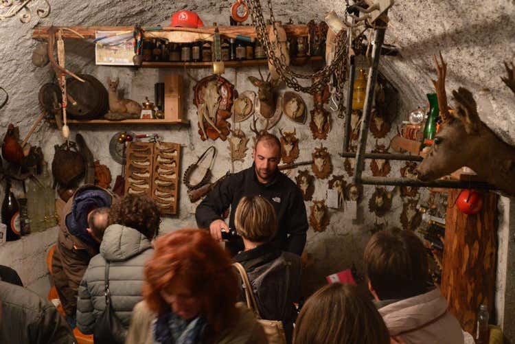 Degustazione in caneva (Caneve En Festa 2019 Tutti a cena nel borgo di Cembra)