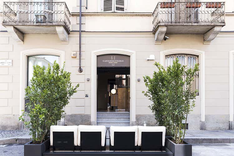 (Solidarietà, prenotazioni e zero disdette Il Bistrot di Cannavacciuolo dopo i Nas) (Solidarietà, prenotazioni e zero disdette Il Bistrot di Cannavacciuolo dopo i Nas)