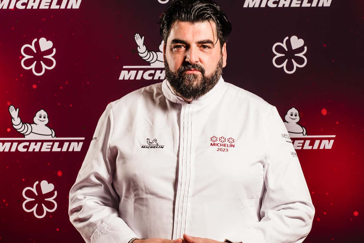 Antonino Cannavacciuolo: il suo Villa Crespi è tre stelle Michelin  Antonino Cannavacciuolo, le tre stelle di un cuoco... televisivo