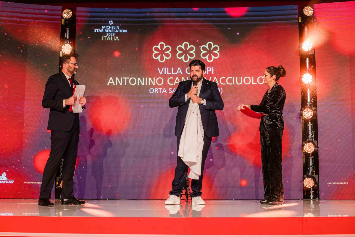 Antonino Cannavacciuolo riceve la terza stella Michelin  Guida Michelin 2023: a Cannavacciuolo 3 stelle, quattro nuovi 2 stelle