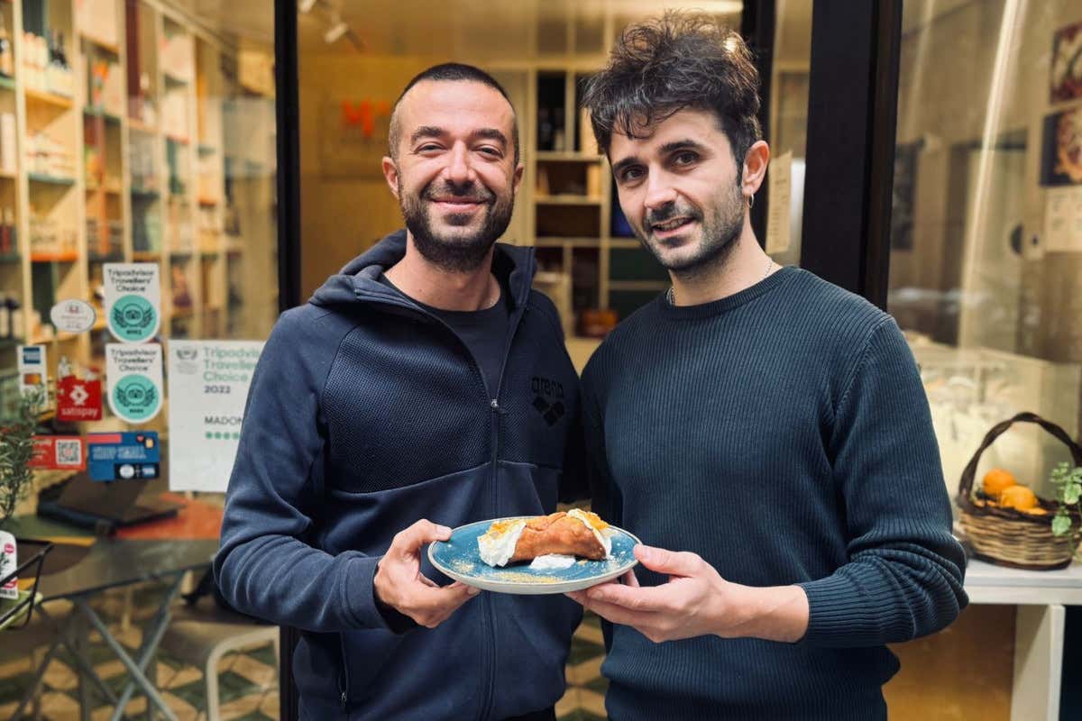 La manna al posto dello zucchero: a Palermo il cannolo più raro d’Italia