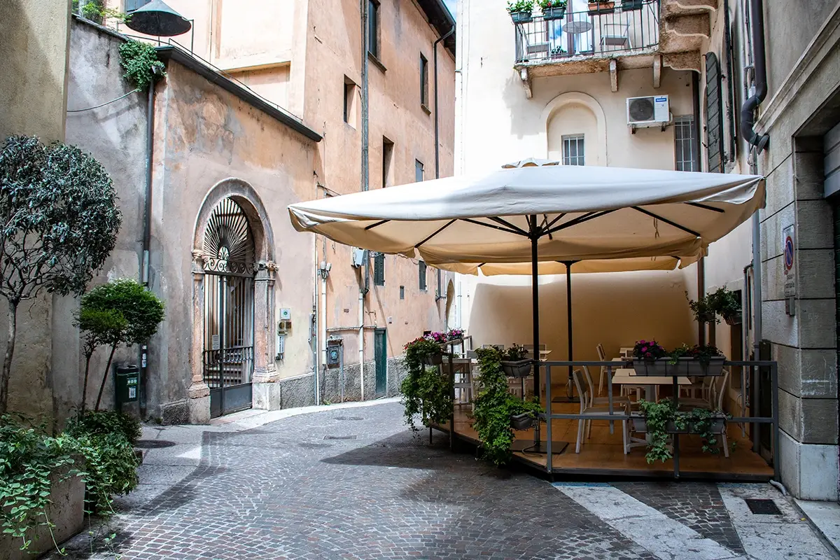 Il dehor Mi piace o non mi piace… Mai provato una cena al buio?