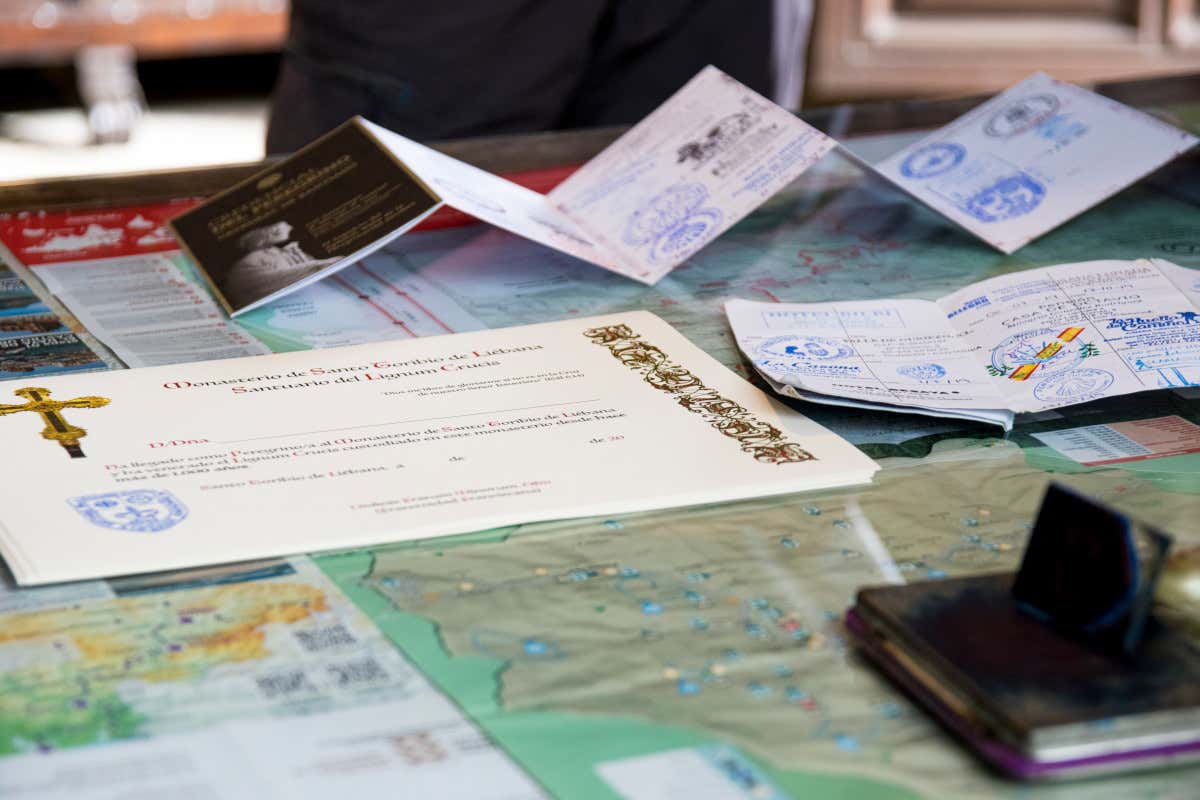 Cantabria, Cammino Lebaniego - le credenziali del pellegrino (Fundación Camino Lebaniego) Cantabria da vivere in pellegrinaggio nell'Anno Santo Lebaniego