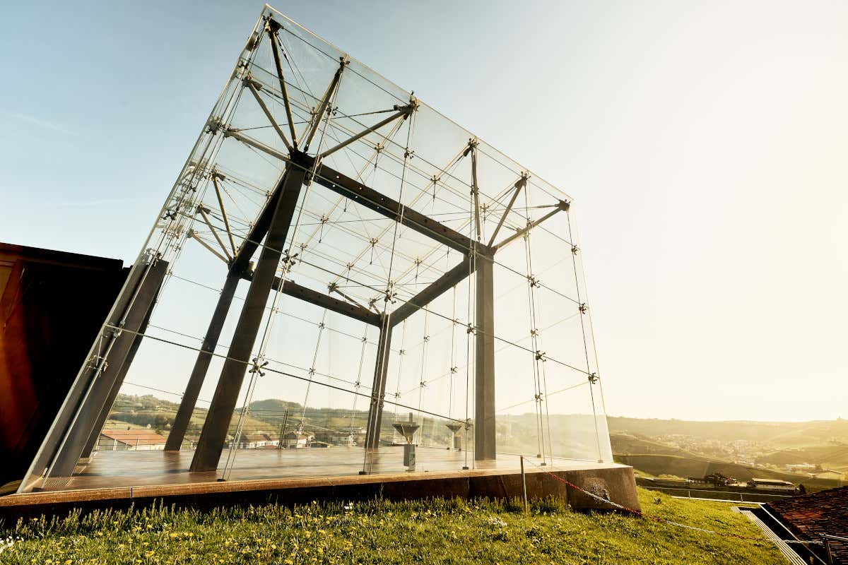 Il Cubo della Cantina di Bricco Rocche (foto Marco Varoli) Ad Alba sulle tracce del tartufo bianco, il profumo che si mangia