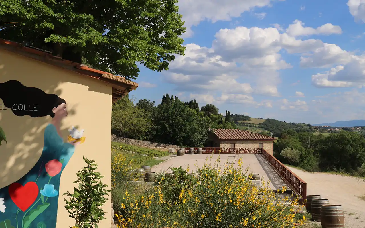 Il restyling della Fattoria del Colle e l'omaggio murale al Cenerentola Doc Orcia Nuova casa per il Ceneretola Doc Fattoria del Colle si rif&agrave; il look
