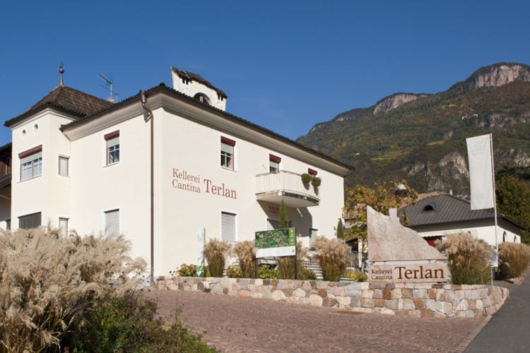 La sede della Cantina Terlano (I vini di Cantina Terlano sposano la cucina di Perbellini e Pircher)