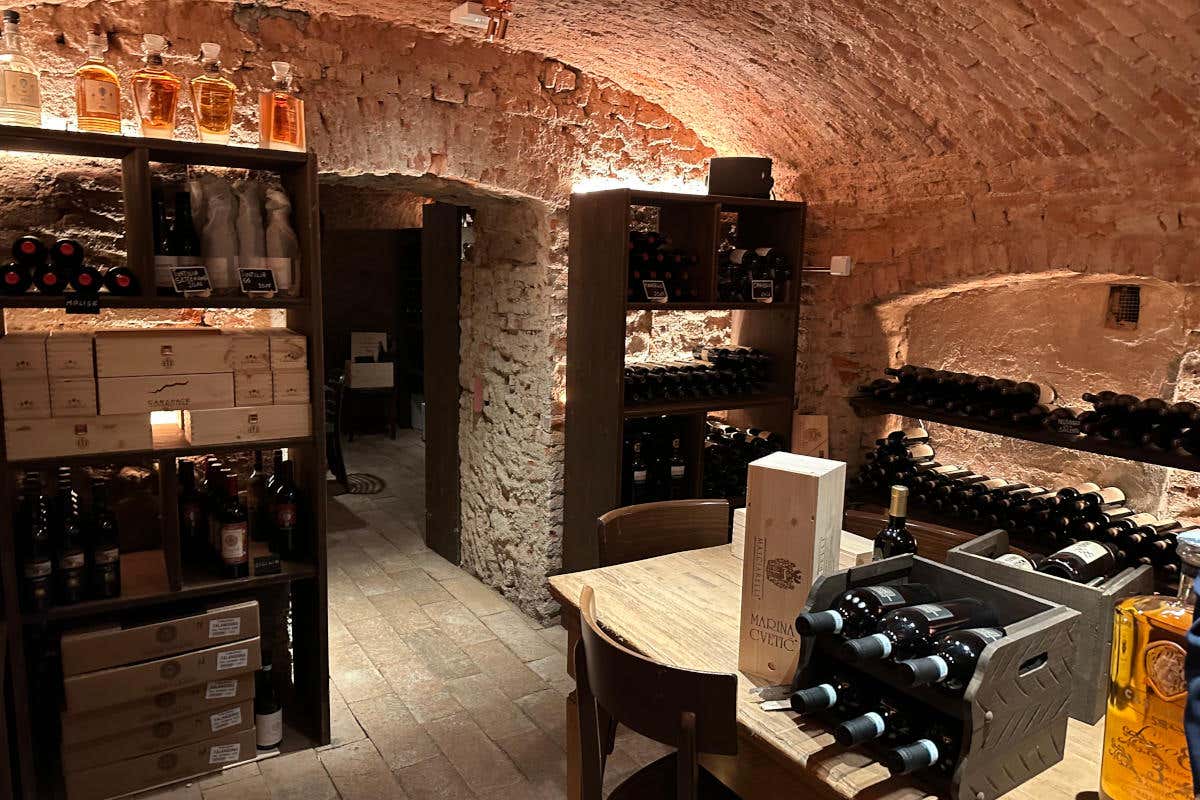 Nella cantina di Da Berti si trovano oltre 800 etichette Da Berti a Milano la seconda vita un ristorante nel segno della tradizione