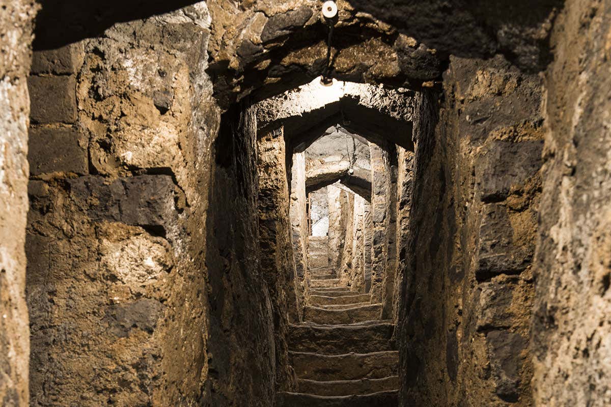 L'ingresso alla spettacolare cantina Affare secolare di famiglia: lunga vita al Don Alfonso 1890