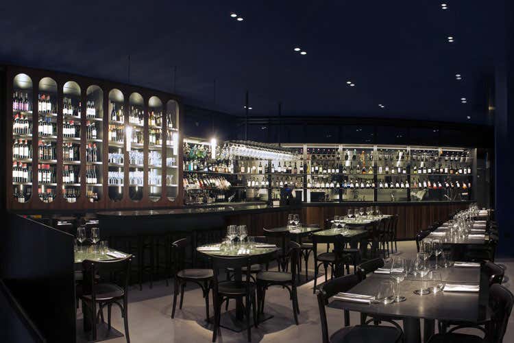 La sala del ristorante (Cantine Milano, un&rsquo;oasi pugliese all&rsquo;ombra dei grattacieli meneghini)