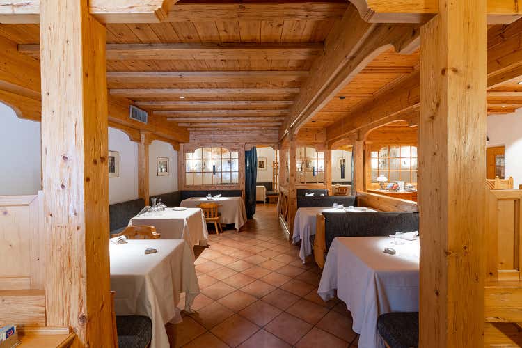 La sala de Il Cantinone La versione estiva de Il Cantinone di Madesimo: ecco il Bistrot