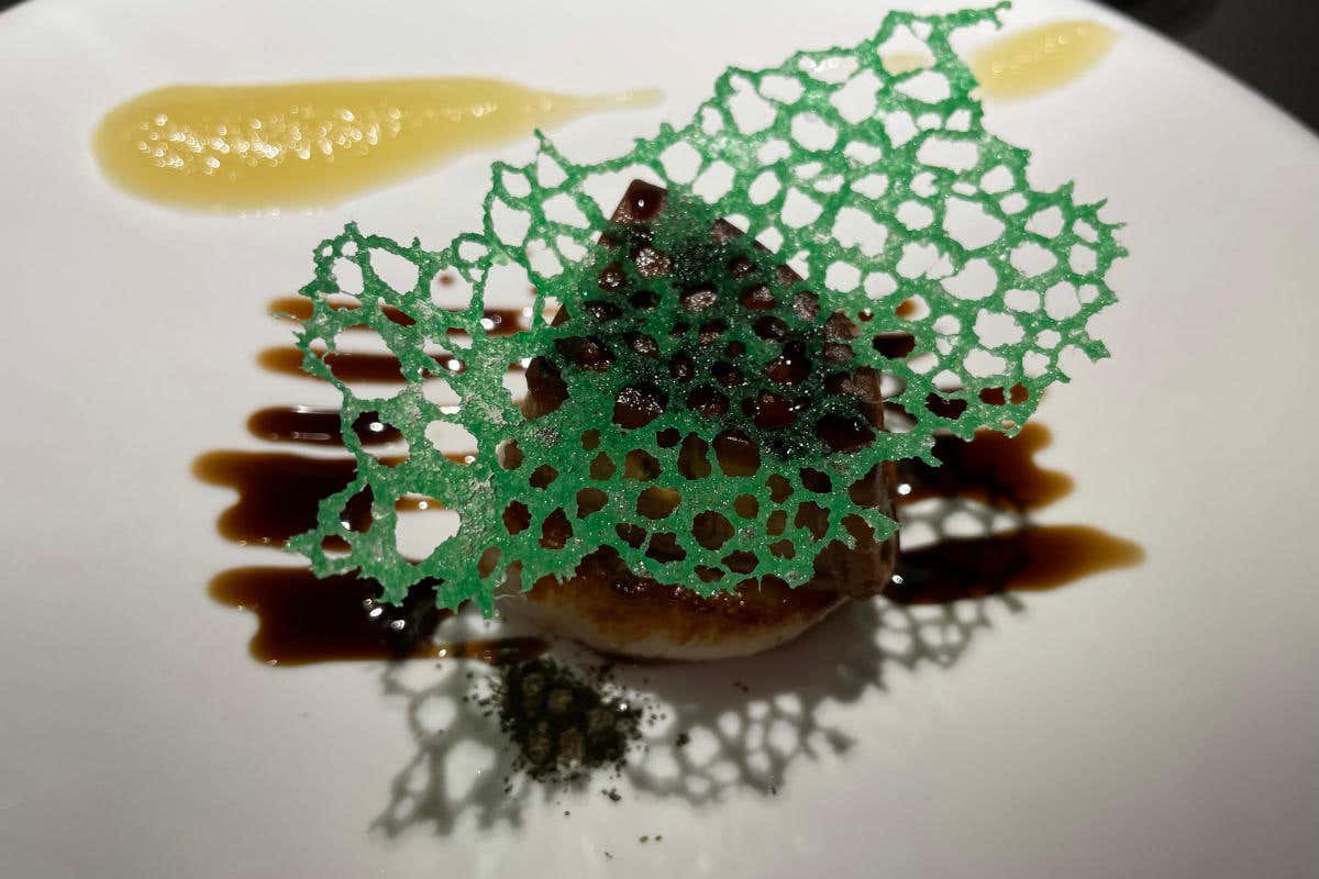 Capesanta, foie gras fresco d’anatra, ridotto di coca cola - Massimo Viglietti Al Taki off, Massimo Viglietti anarchico