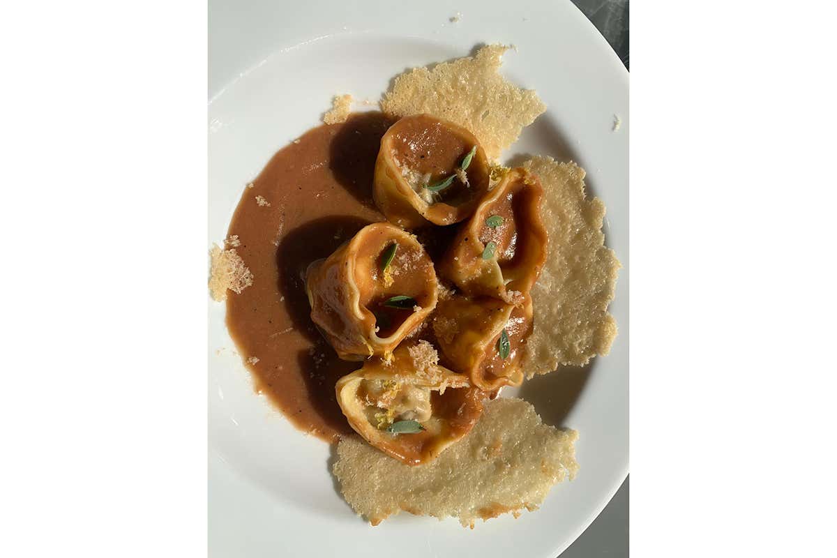 Cappellacci fatti in casa con ripieno di ossobuco Latterie 1952, la cucina milanese di una volta con un tocco contemporaneo