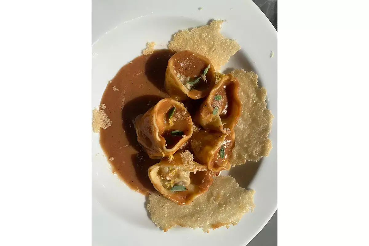 Cappellacci fatti in casa con ripieno di ossobuco Latterie 1952, la cucina milanese di una volta con un tocco contemporaneo