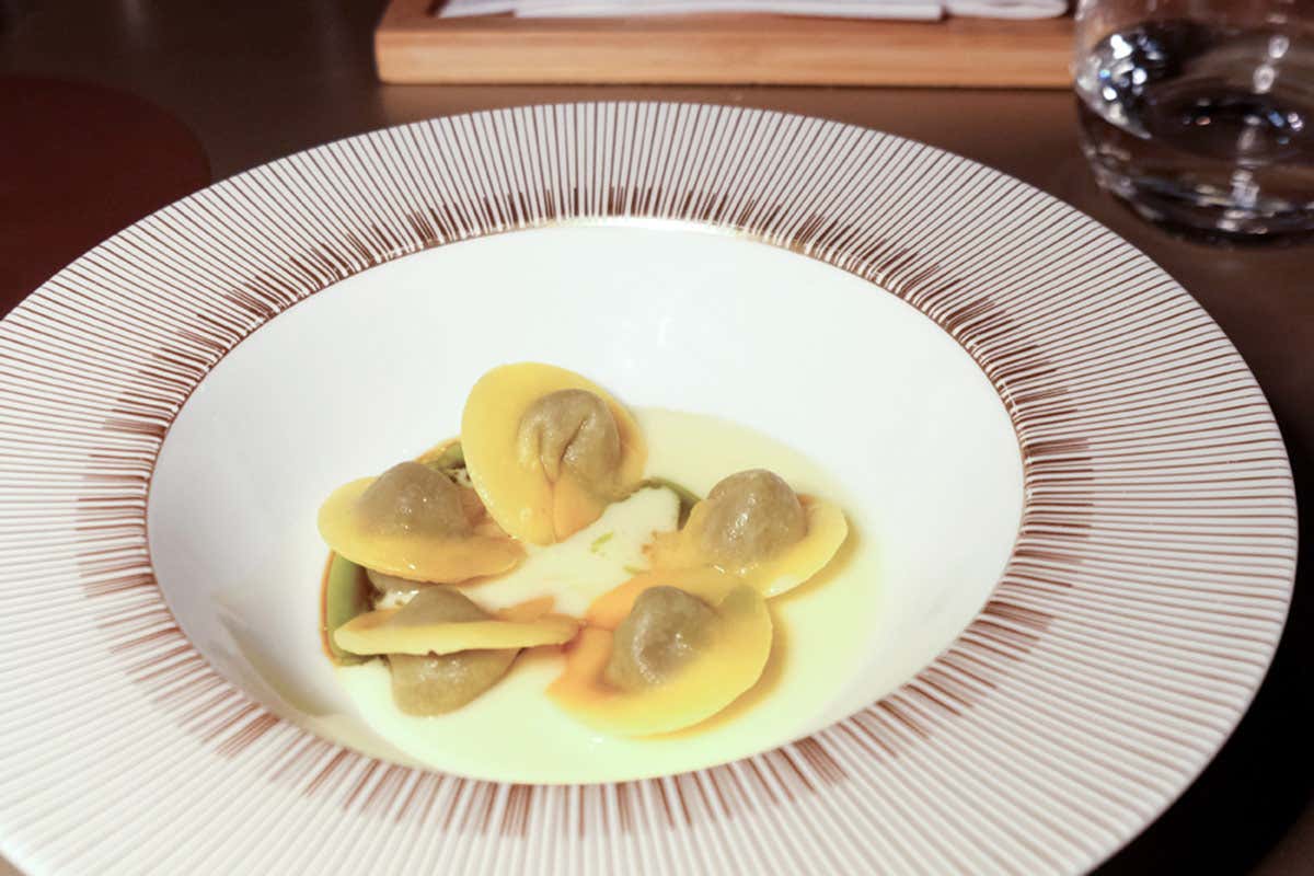 Cappelletti ai funghi, soia e alloro Lucia De Luca e Valerio Serino, interpreti della cucina italiana a Copenaghen Cappelletti ai funghi, soia e alloro Lucia De Luca e Valerio Serino, interpreti della cucina italiana a Copenaghen