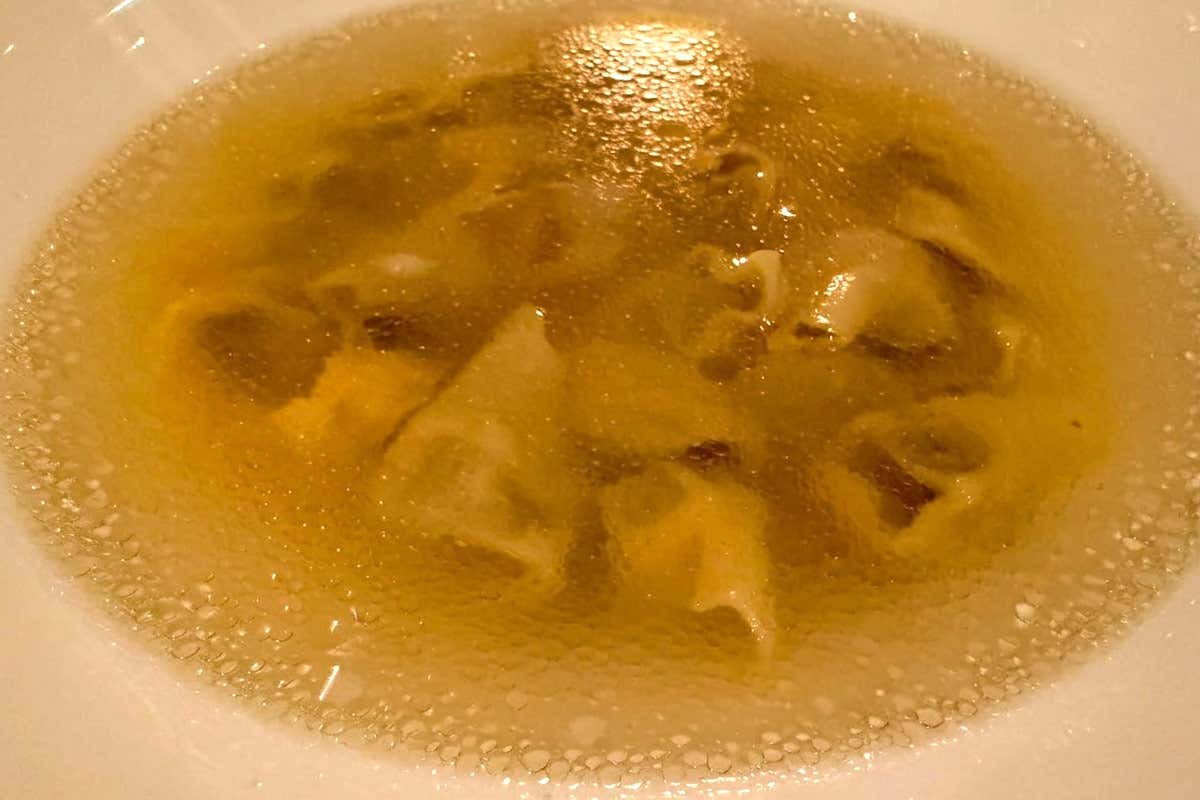 Cappelletti in brodo di terza