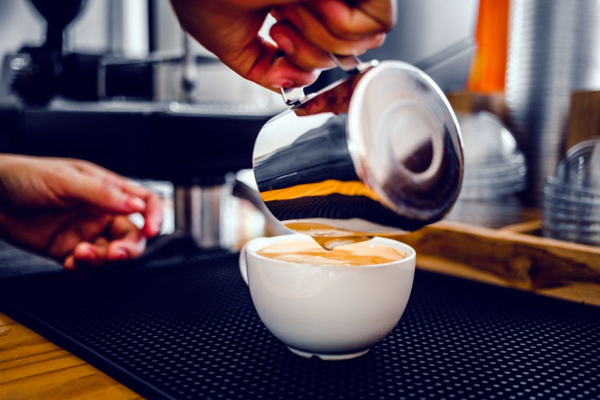 Solo a colazione o anche dopo i pasti: il futuro del cappuccino è all-day  long?