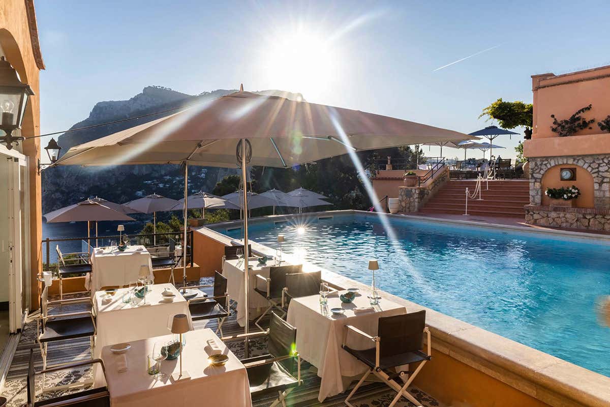 Punta Tragara [[Giro del Golfo in otto giorni]]: Capri conquista con i suoi paesaggi e l’alta cucina