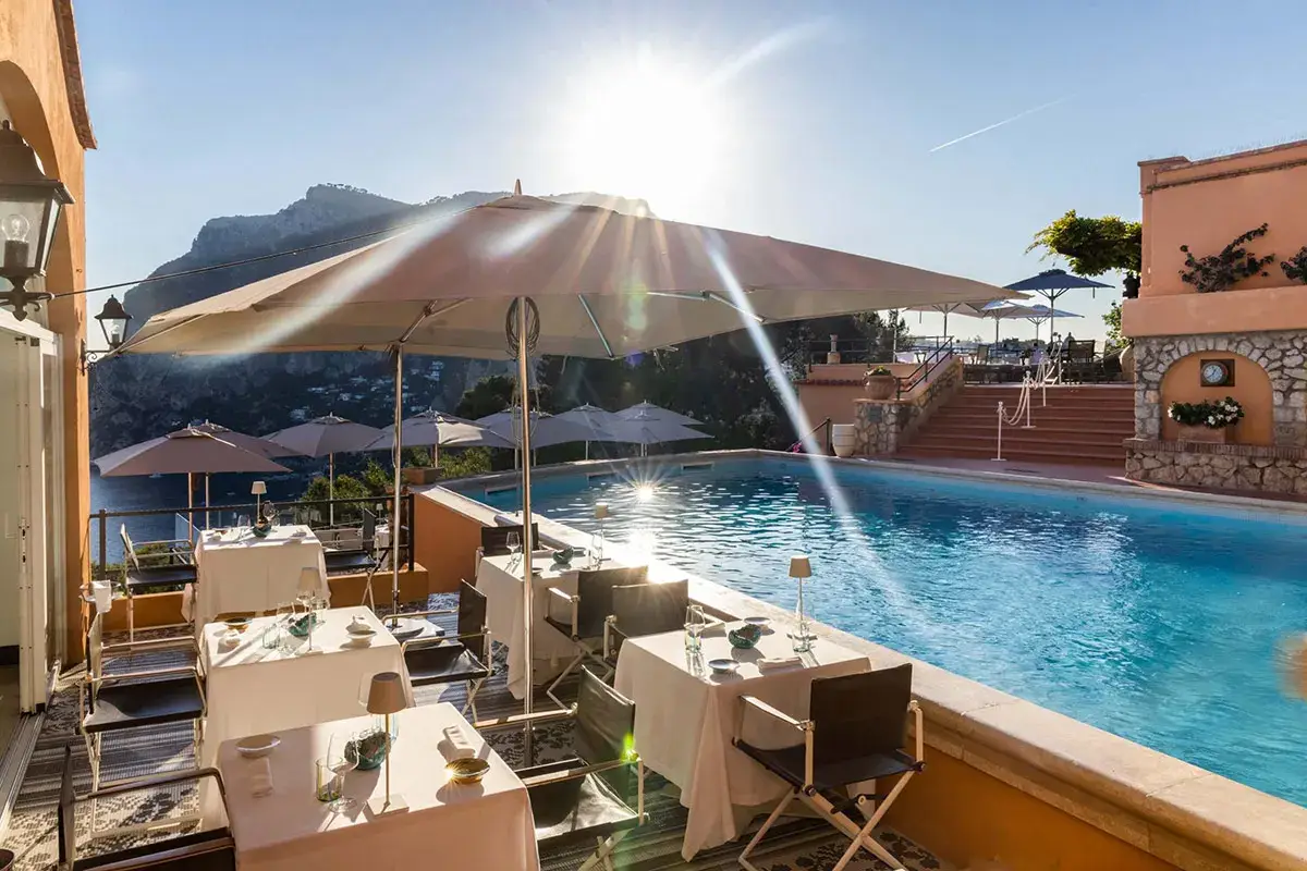 Punta Tragara [[Giro del Golfo in otto giorni]]: Capri conquista con i suoi paesaggi e l’alta cucina