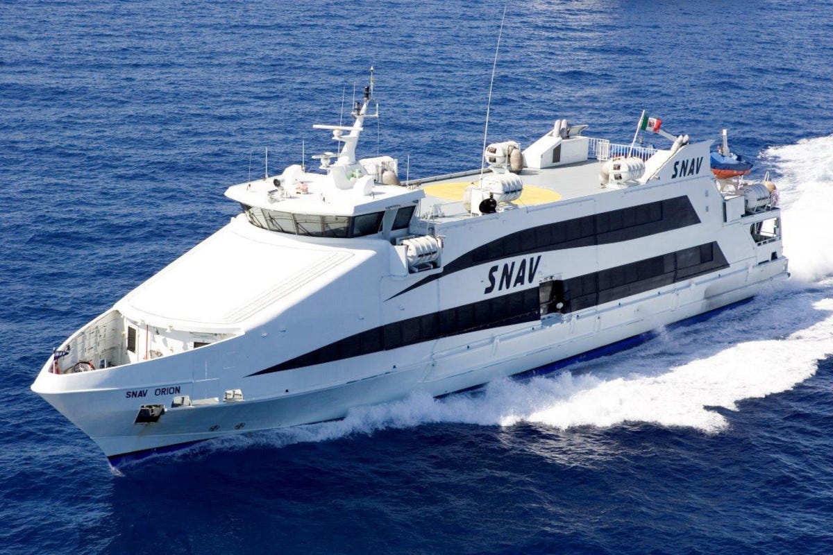 Capri, è scontro per il nuovo traghetto che collegherà Napoli all'isola