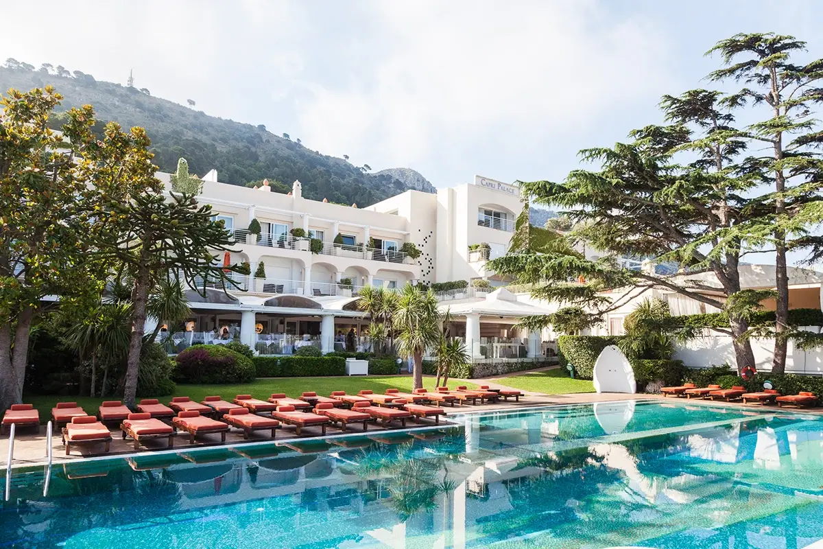 Un hotel e un luogo d'arte Capri Palace: arte, ospitalità e cucina stellata in un luogo unico
