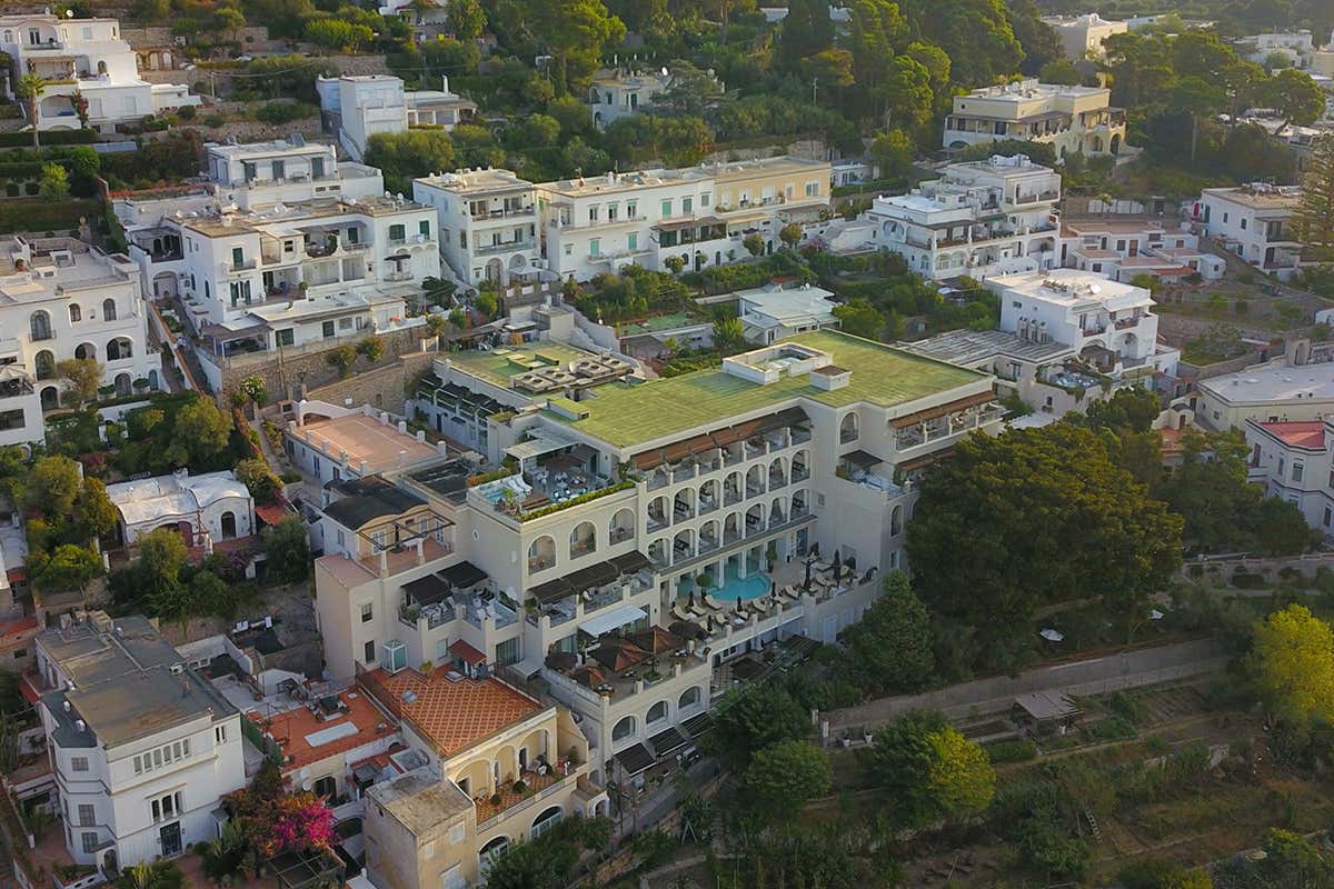 La veduta aerea FOTO Capri Tiberio Palace, boutique hotel a cinque stelle sull’isola azzurra La veduta aerea FOTO Capri Tiberio Palace, boutique hotel a cinque stelle sull’isola azzurra