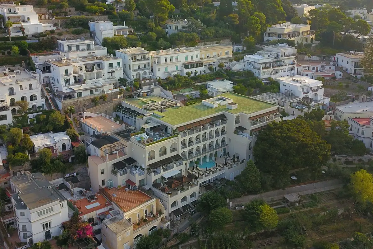 La veduta aerea FOTO Capri Tiberio Palace, boutique hotel a cinque stelle sull&rsquo;isola azzurra
