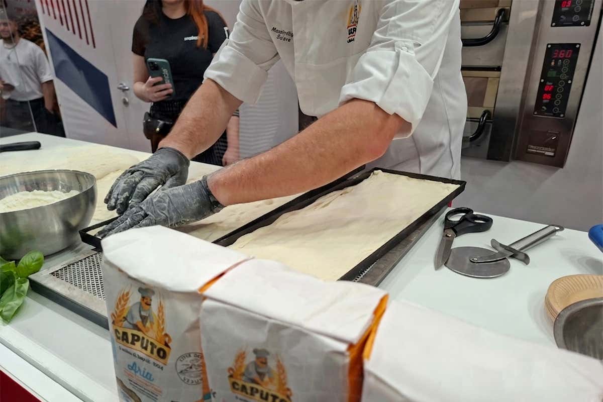 La farina di avena si adatta a preparazioni dolci e salate, ampliando le possibilità in cucina