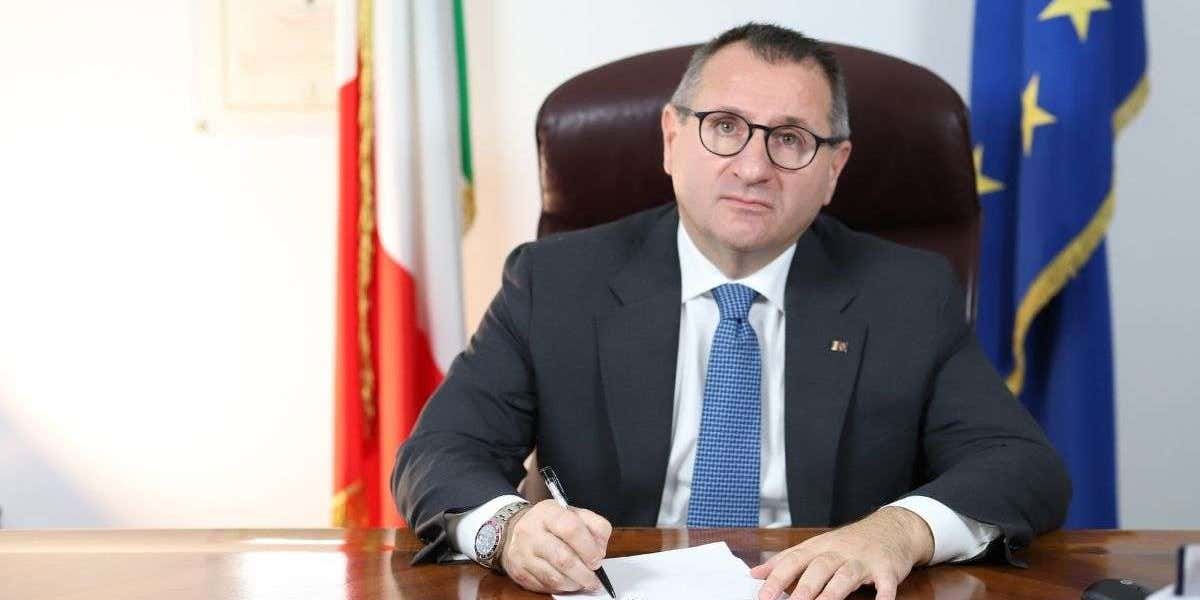 Santanchè si è dimessa: «Cara Giorgia, obbedisco». Caramanna ministro del Turismo? Santanchè si è dimessa: «Cara Giorgia, obbedisco». Caramanna ministro del Turismo?