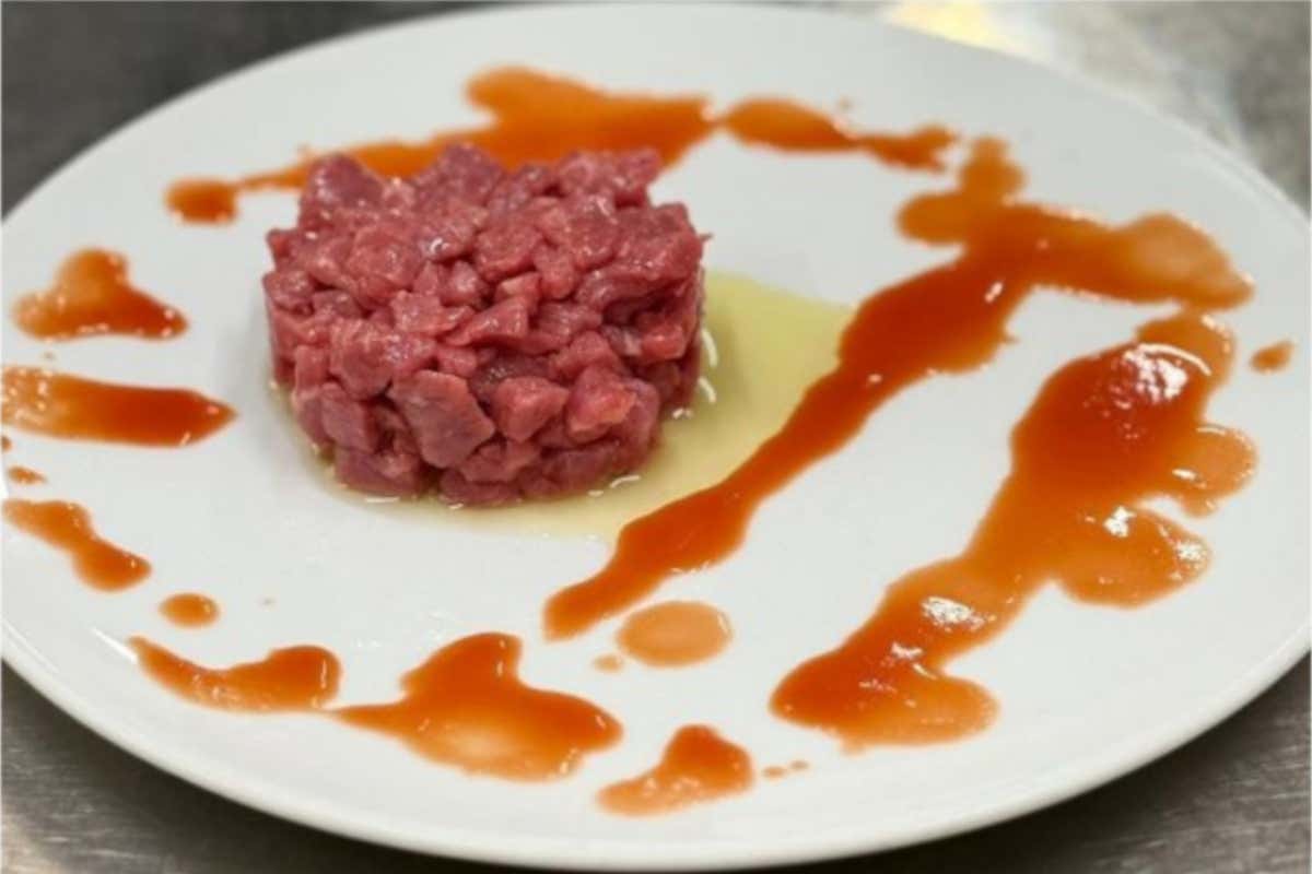 Caravaggio a tavola: quando il chiaroscuro diventa esperienza di gusto Caravaggio a tavola: quando il chiaroscuro diventa esperienza di gusto