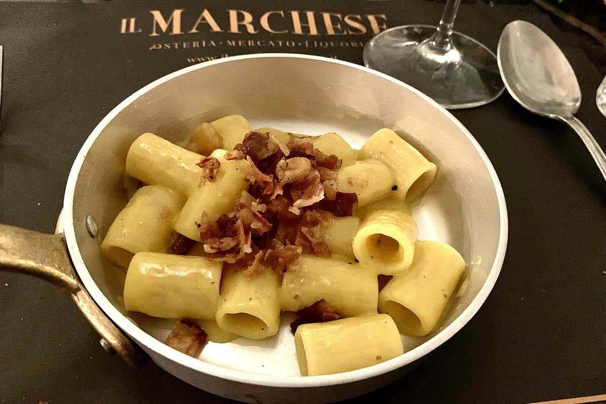 Carbonara in padellino Il Marchese, Osteria, Mercato e Liquori raddoppia e apre a Milano