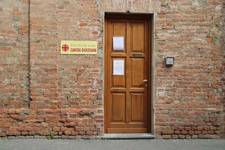 L'ingresso della Caritas diocesana di Alba (Cn)