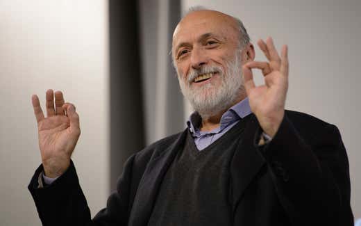 Lutto nel mondo enogastronomico: addio a Carlo Petrini, fondatore di Slow Food Lutto nel mondo enogastronomico: addio a Carlo Petrini, fondatore di Slow Food
