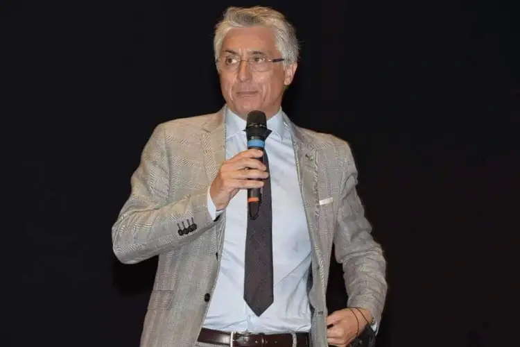 Carlo Bo, sindaco di Alba. Fonte: Accademia del Tartufo nel Mondo Alba e Sant'Angelo in Vado. Gemellaggio in vista