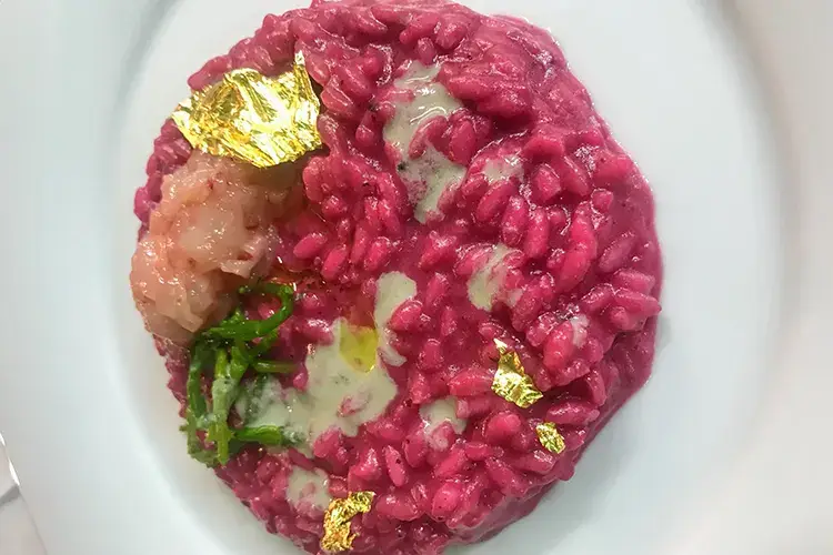 Chicchi di Riso Carnaroli alla rapa rossa, tartare di gambero rosso al lime e colatura di ostrica