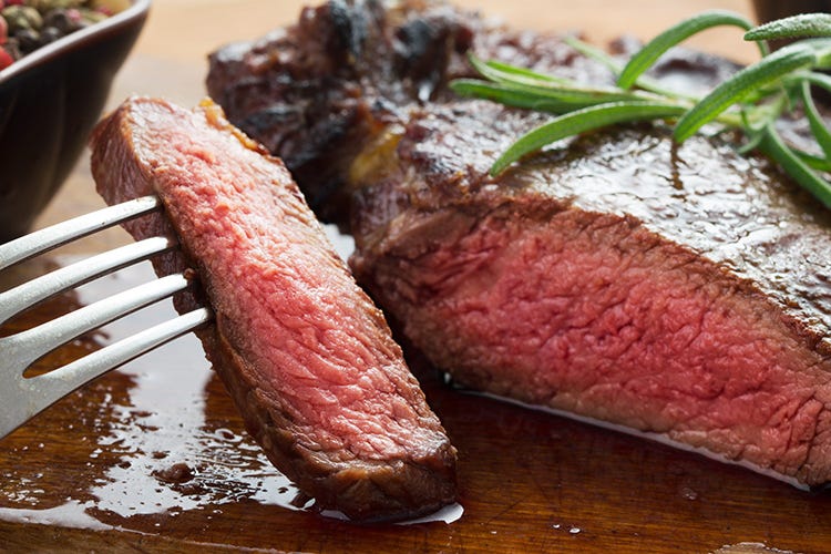 Un consumo misurato di carne evita il rischio di tumori - Carne rossa, sì ma moderata Così si evita il rischio tumori