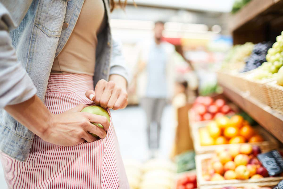 Boom di furti di cibo nei supermercati Inflazione: boom di furti di cibo nei supermercati