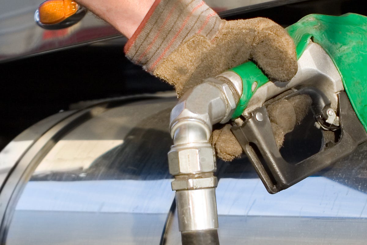 Il caro carburante sta mettendo in ginocchio 4 imprese su 10 Caro benzina, prezzi da incubo per le imprese: a rischio sviluppo e posti di lavoro