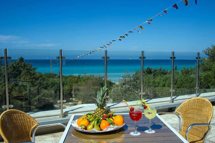 Aperitivo all'Ecoresort Le Sirené - Vacanze d'autunno in Salento negli alberghi del Gruppo Caroli