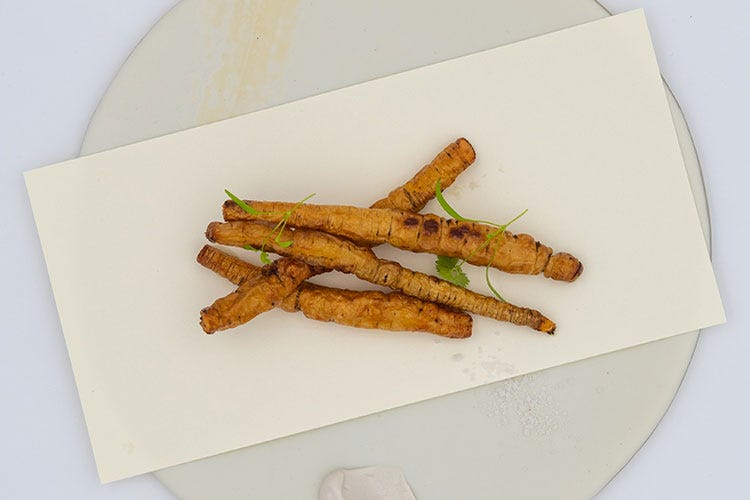 La carota bianca del Roero (La carota bianca del Roero recuperata nell'orto di Crippa)