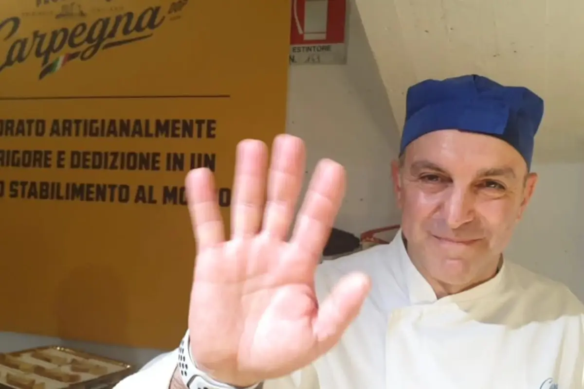 A Pesaro si mangia prosciutto di Carpegna e tartufo durante l'intervallo della partita di basket