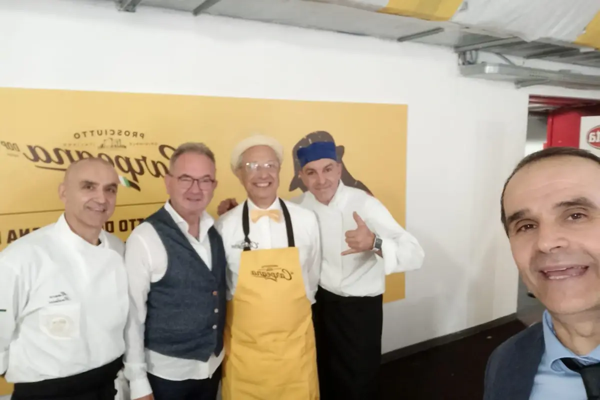 A Pesaro si mangia prosciutto di Carpegna e tartufo durante l'intervallo della partita di basket