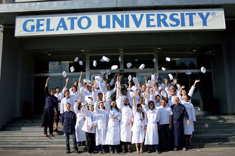 Carpigiani organizza tanti incontri al Sigep per promuovere le sue scuole (Per Carpigiani Gelato University sfilano i big della pasticceria)