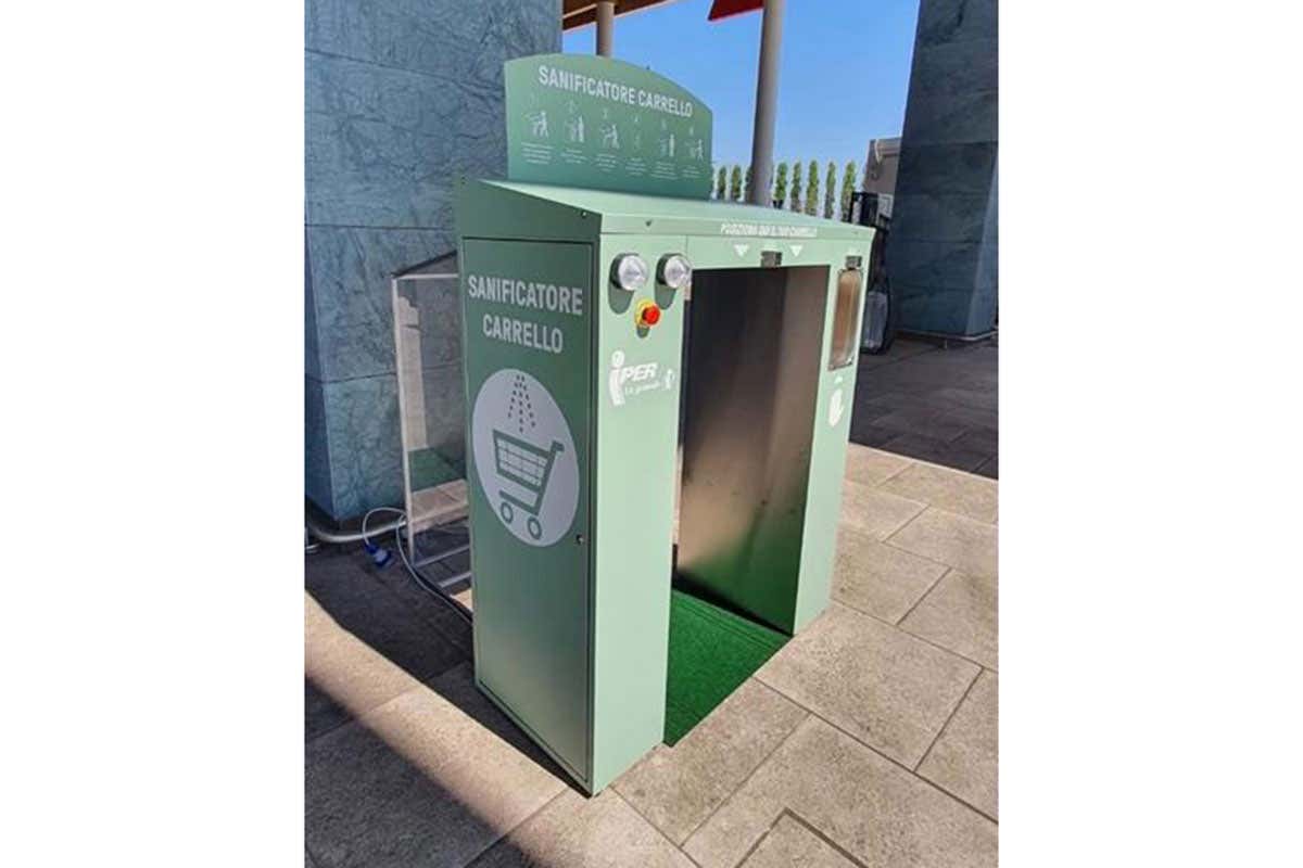 Il sanificatore di carrelli all'entrata dei punti vendita Carrelli sanificati in due secondi Spesa sicura da Iper La grande I
