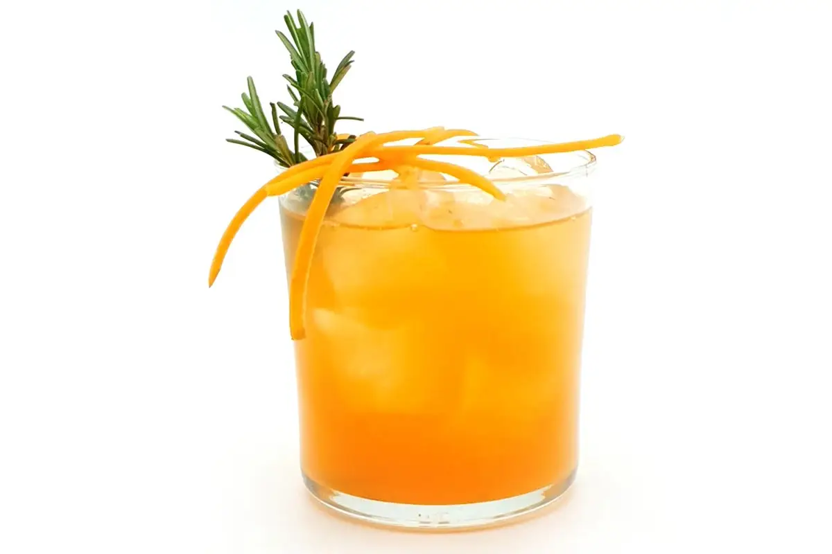Carry, uno dei cocktail della coppia Piscitelli e Cottarelli, giovani barman al servizio dei... futuri colleghi