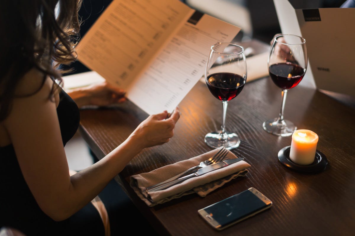 Come creare una carta dei vini per far viaggiare i tuoi clienti