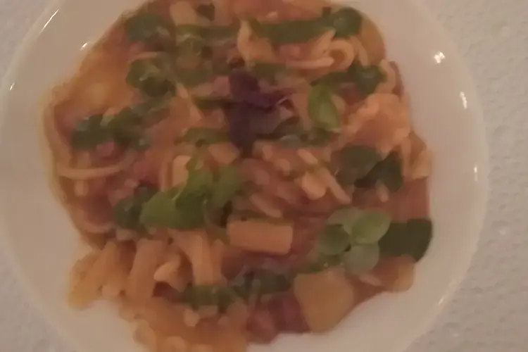 Pasta di Gragnano Igp, formato mesca francesca con Patata di Montoro e totano rosso di Praiano Al Belvedere dell'Hotel Caruso lo chef Di Raffaele fa incontrare terra e mare nei piatti